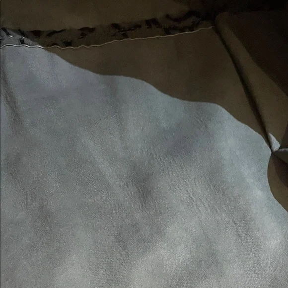 Elegant Green Jacket with Faux Fur Trim - Picture 7 of 10